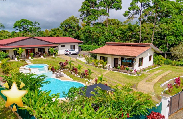 Private Peaceful Villa near La Fortuna w/Large Pool Perfect for Large Groups