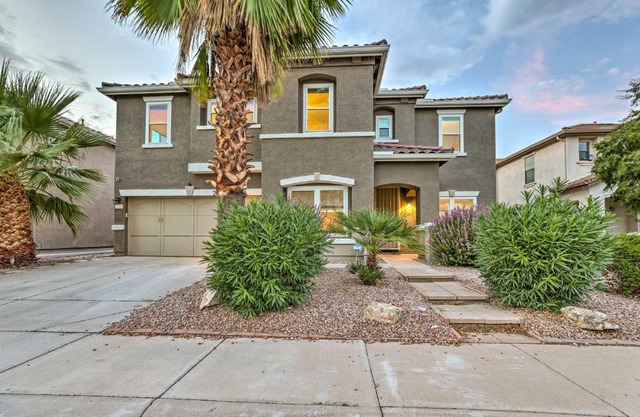 Private Pool and Hot Tub Family Home in Gilbert