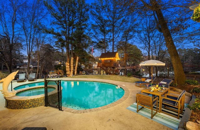 Private Pool, Game Room, Pool Table & 20 Minutes to Atl Attractions & $150 in activities included!