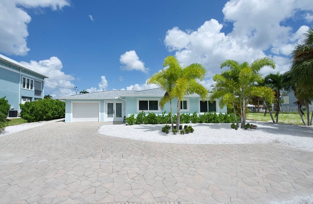 ⭐Private Pool, Canal Front Home-Beach and Bay⭐