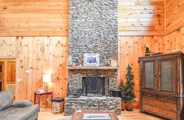 Private prop -10 min to Blowing Rock; large porch w/grill, firepit & fire place