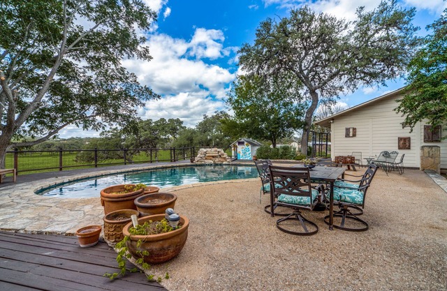PRIVATE RANCH. 13 acres with wild deer, huge home, pool, GameRoom, fire pit