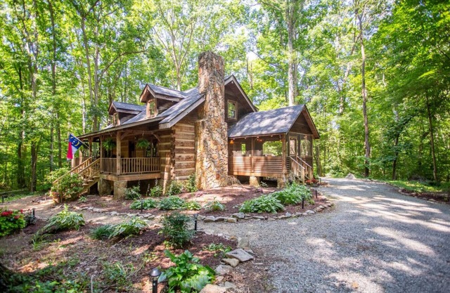 Private Riverfront Cabin: Kayaks, Ping Pong, Gym