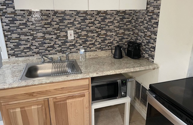 Private Room, central to NYC and Newark Airport