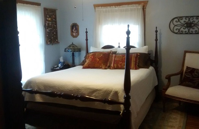 Private Room in Historical Home Near Mayo Clinic