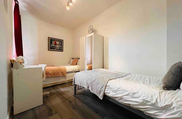 Private Rooms for 7 People With Bathroom