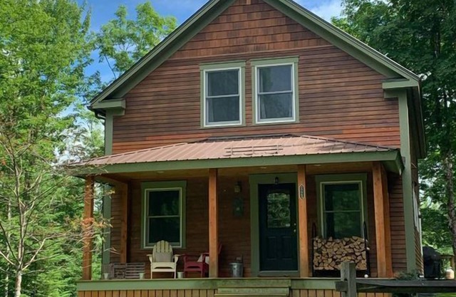 Private Sterling Valley New Englander Just 3.2 Miles from Main Street Stowe