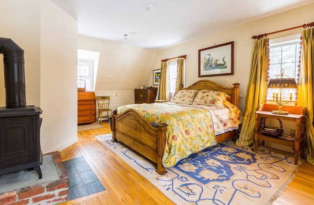 Private Tavern, Hot Tub, 8-Fireplaces, Spa Baths, Fire Pit, Baths Ensuite - Shop or Ski!