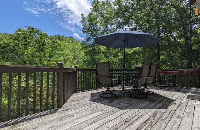 Private Trail Access, Mountain and Creek Views, Short Walk to Town