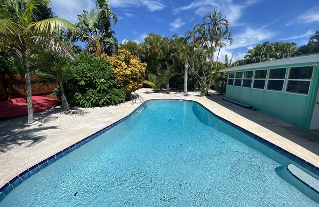 Private Tropical Paradise with new pool and massage chair
