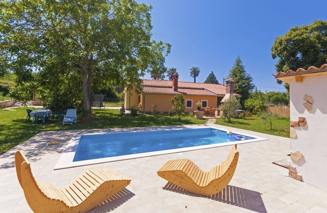 Private Villa, minutes from the beach, private pool, beautifully decorated