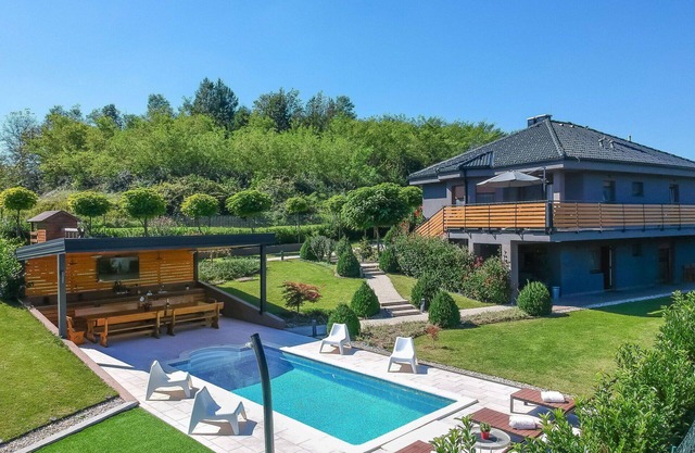 Private Villa with hot tub, A/C, WIFI, private pool, TV, terrace, pets allowed, panoramic view