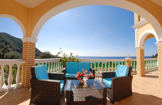 Private Villa with superb seaview, swimming pool, garden, parking, pet friendly