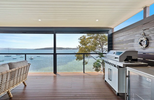 Private Waterfront 4 Bedroom Home with Jacuzzi. Close to Beach and Cafes.