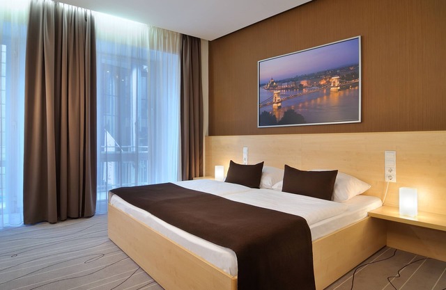 Promenade City Hotel