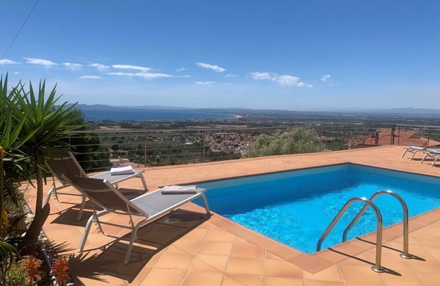 Property with modern equipment, sea views,air conditioning, fibre optic internet