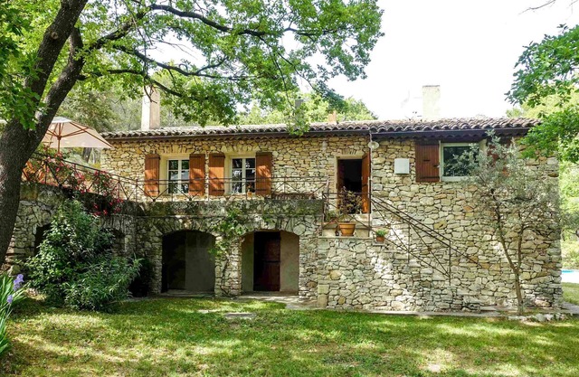 Provencal house, "Aix countryside" in classified wooded site