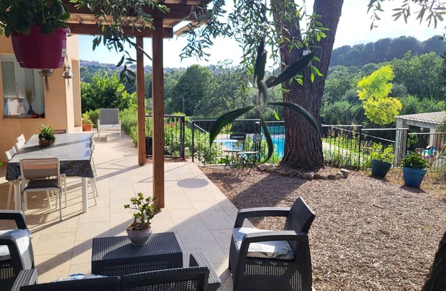 Provencal villa 130m2, 3 bedrooms, quiet location. Swimming pool