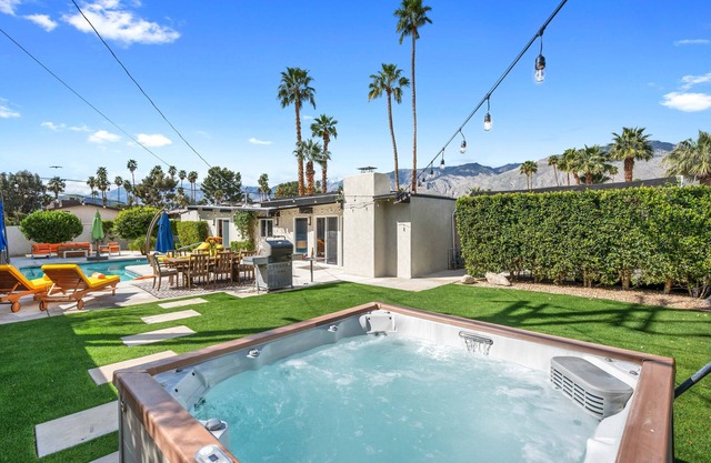 PS Hipster: Mid-Century Charm and Whimsy With Modern Comfort