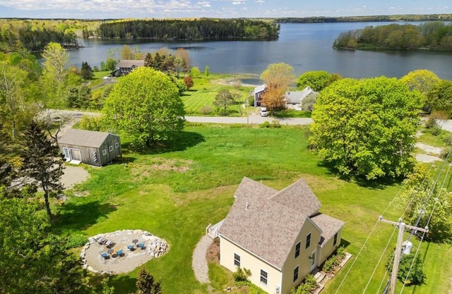 Puffins Perch, romantic cottage perched above the St George River