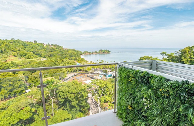 Punta Esmeralda apartment in private Condo with AC, wifi, beach front, Tarcoles.