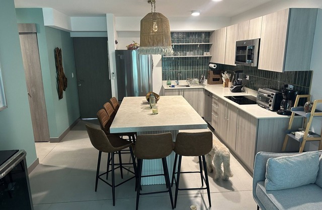 Punta Verde! Your cozy 3-bedroom condo steps away from Playa Mantas: sleeps 6.