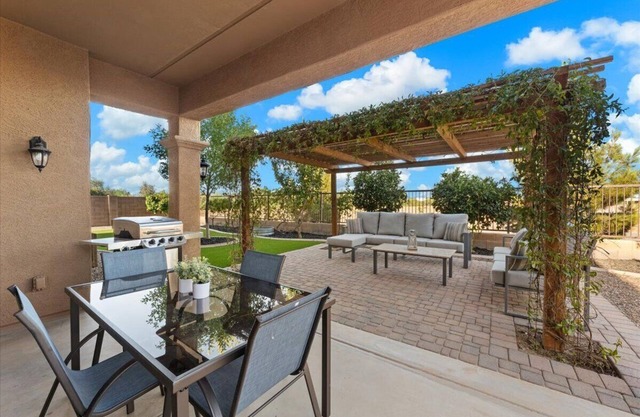 QC Villa: A spacious 2-Story Home in Queen Creek
