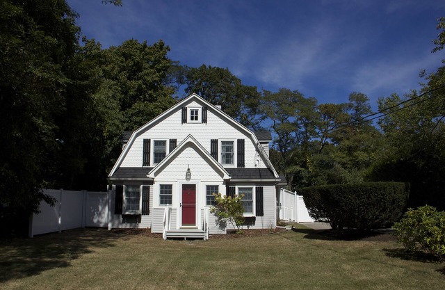 Quaint And Comfortable Home In Westhampton Beach