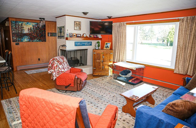 Quaint and Cozy Family Home, Great for a Quiet Retreat! 90+ days