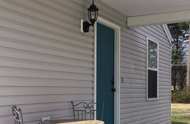 Quaint Bungalow close to 5 Points!