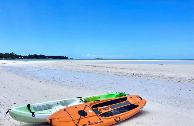 Quaint Cottage, Amazing Views, Free - Motorboat, Kayak, and SUP