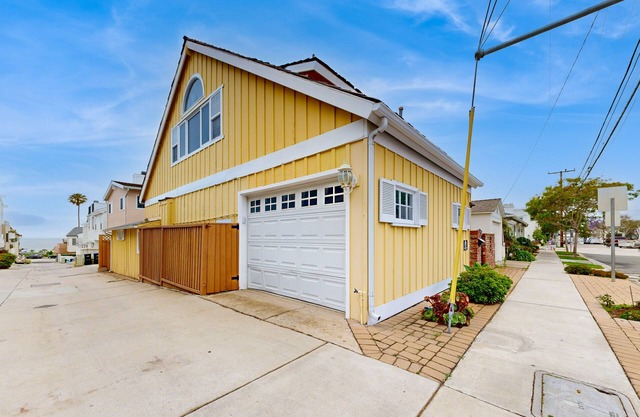 Quaint cottage with patio & balcony - short walk to Corona del Mar Beach