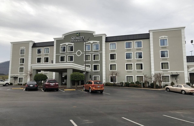 Quality Inn & Suites Chattanooga West near Lookout Mountain