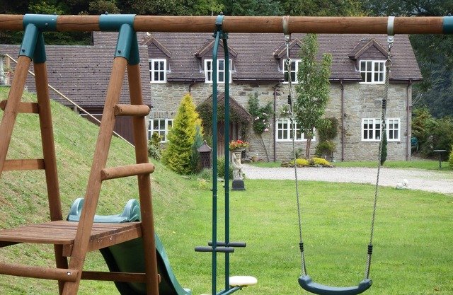 Quarry House, peaceful rural retreat, country farmhouse cottage, sleeps 8-12