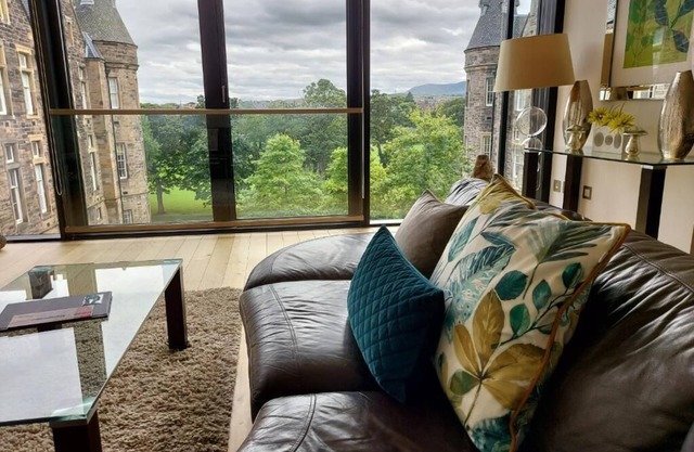 Quartermile Luxury Apartment - prime location, amazing views & safe parking