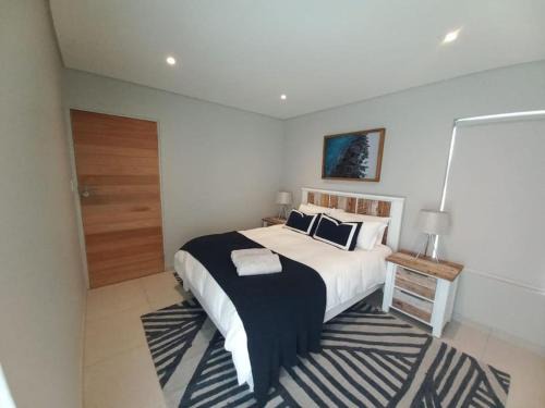 Queens Cove One Bedroom Apt 2
