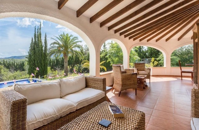 Quiet 3-bedroom villa that sleeps 6, on a large plot, no direct neighbours