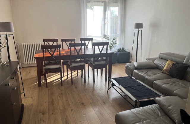 Quiet 4-bedroom apartment