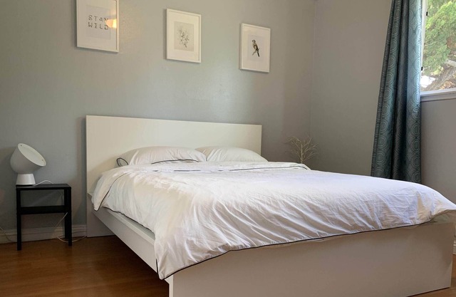 Quiet and Cozy LA Suburb Cul-De-Sac 4b/2ba