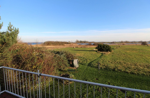 quiet and dreamlike location - your vacation home with a view of the water -