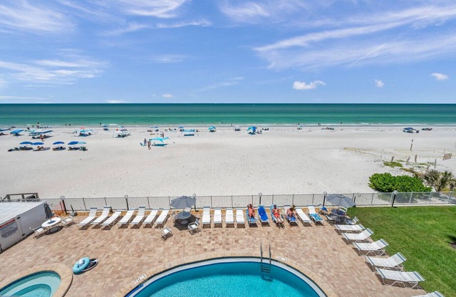 Quiet Beachfront 3 bedroom Right on the Sand