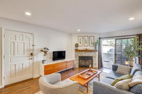 Quiet Condo with Pool Access, Near Arizona Boardwalk