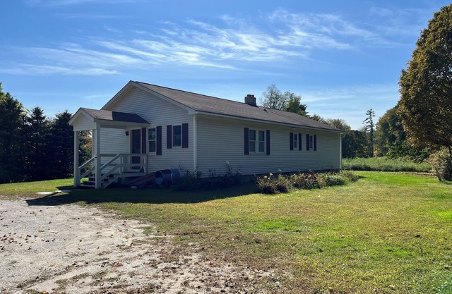 Quiet Country 2 Bedroom Home Near Bellows Falls & Walpole — Easy I-91 Access