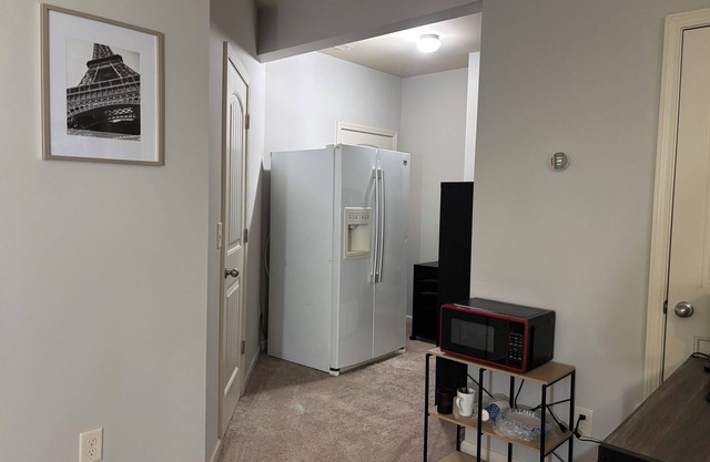 Quiet, Cozy Bedroom + Living Room in Buford with AC