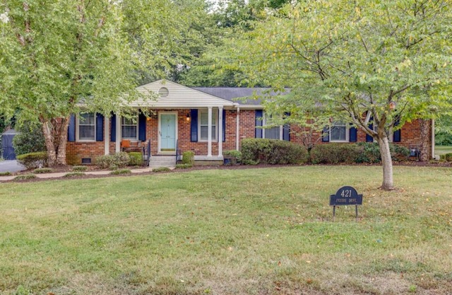 Quiet Duplex Near Downtown, Pets Welcome