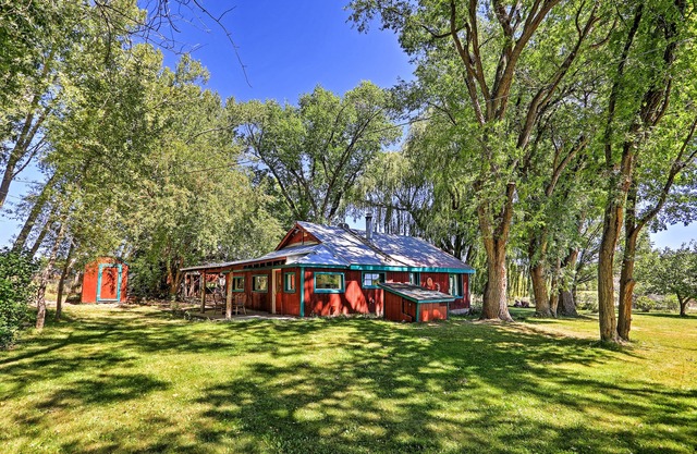 Quiet Durango Farmhouse w/Beautiful Yard & Gazebo