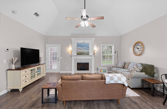 Quiet Family Home - Near Everything!