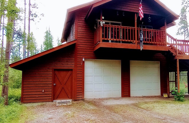 Quiet Getaway for 2 located one mile away from Glacier National Park.