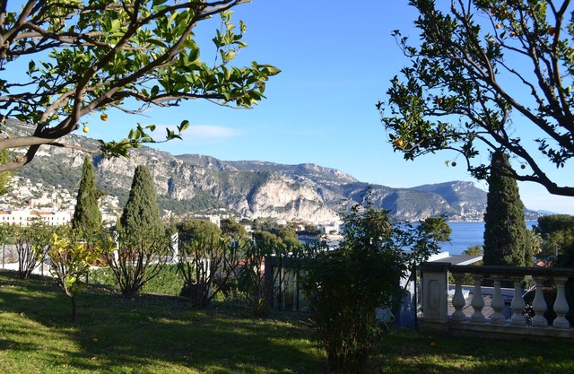QUIET HOUSE - STUNNING VIEW 300 M FROM THE SEA