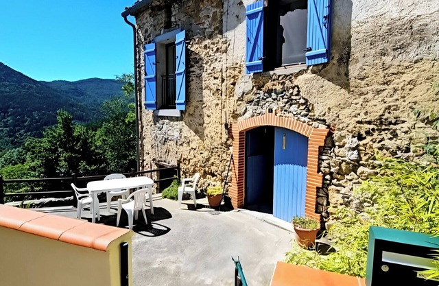 Quiet house in the Aude Pyrenees. Ideal location for hikers!